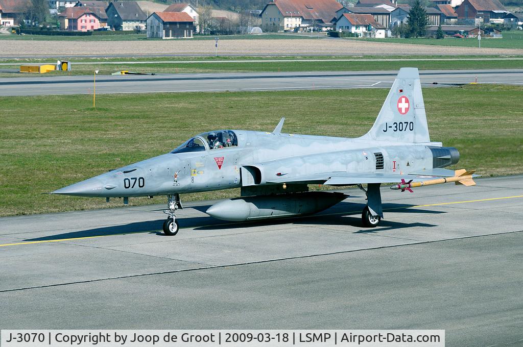 J-3070, Northrop F-5F Tiger II C/N L.1070, FlSt 6 badge