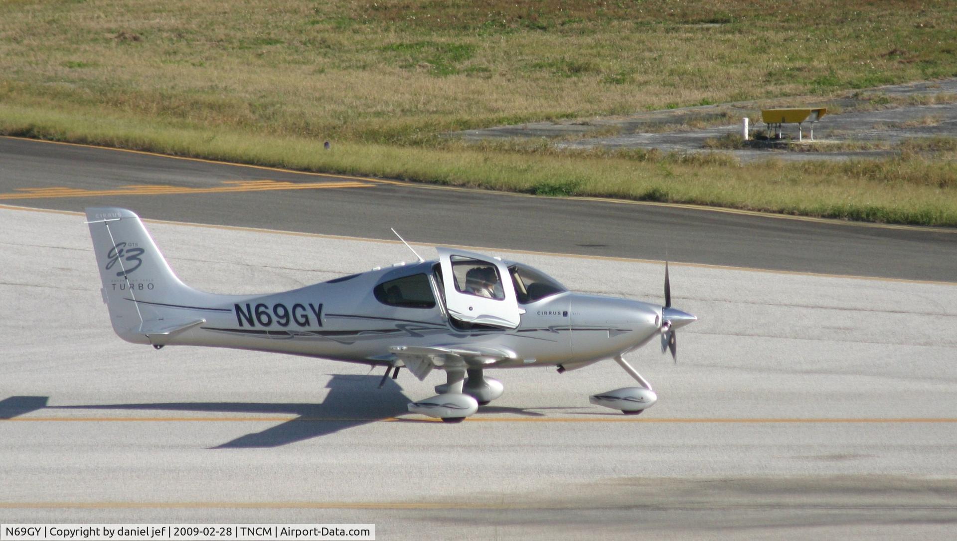 N69GY, 2007 Cirrus SR22 C/N 2866, taxing runway 10. boy it's hot up in here!!!!!!