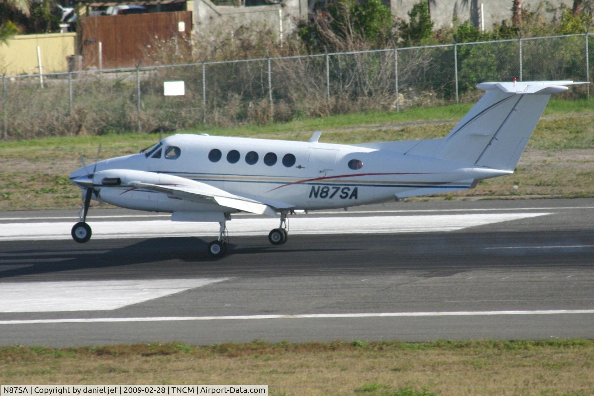N87SA, 1982 Beech B200 King Air C/N BB-1089, Landing 10