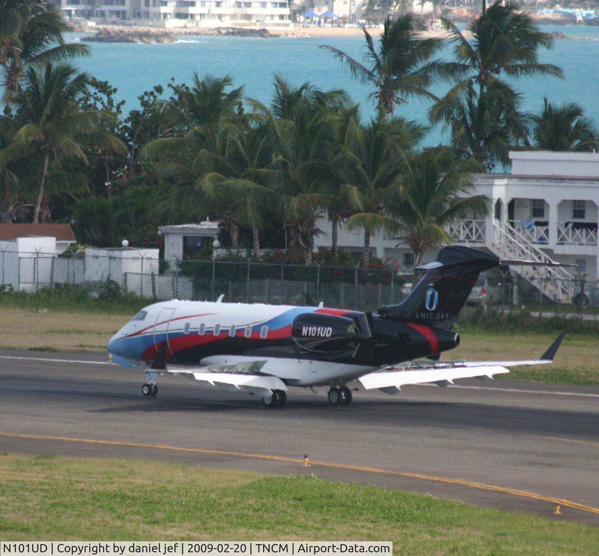 N101UD, 2008 Bombardier Challenger 300 (BD-100-1A10) C/N 20220, Landing 10