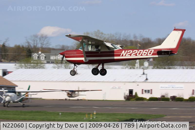N22060, 1967 Cessna 150H C/N 15068036, Landing at Ellington, CT