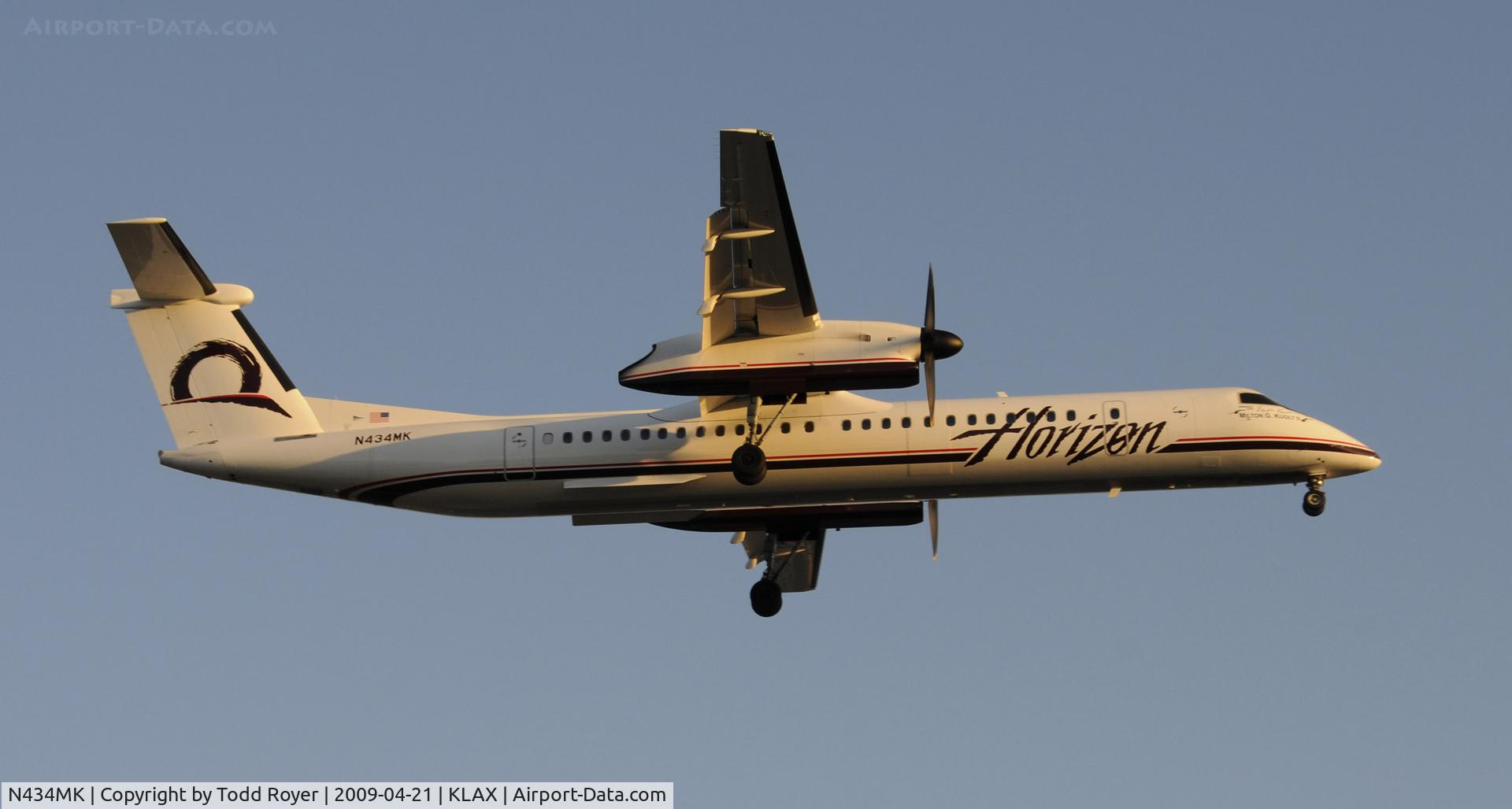 N434MK, 2008 Bombardier DHC-8-402 Dash 8 C/N 4227, Landing 24R at LAX