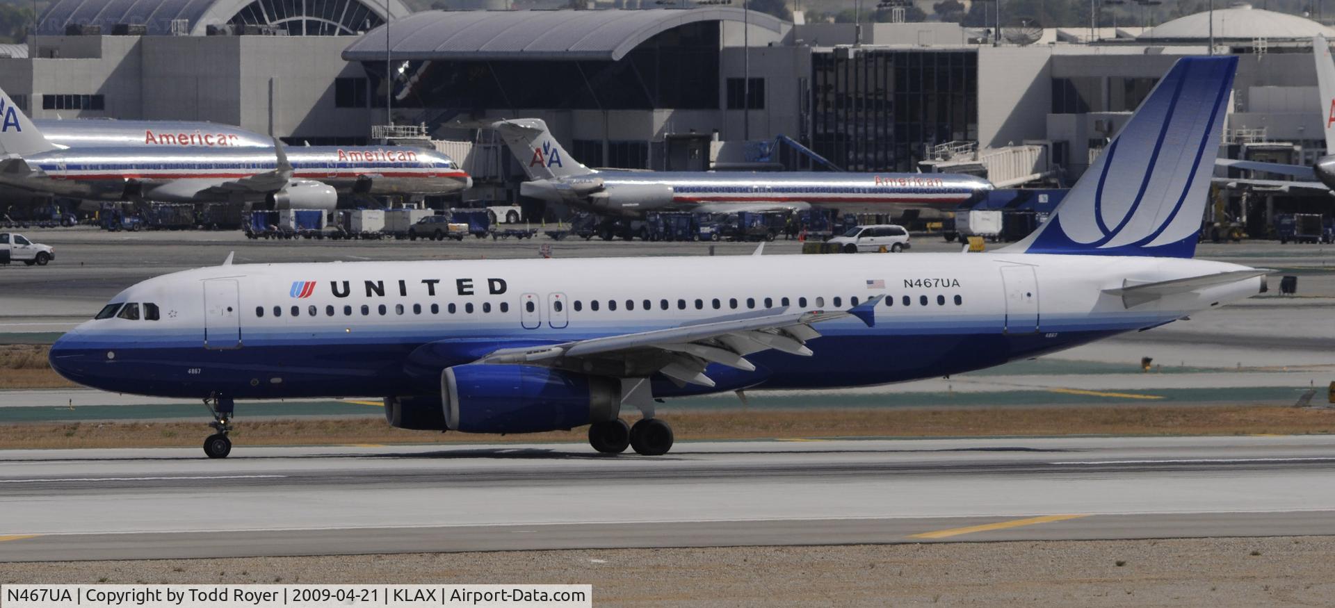 N467UA, 2000 Airbus A320-232 C/N 1359, Taxi to gate
