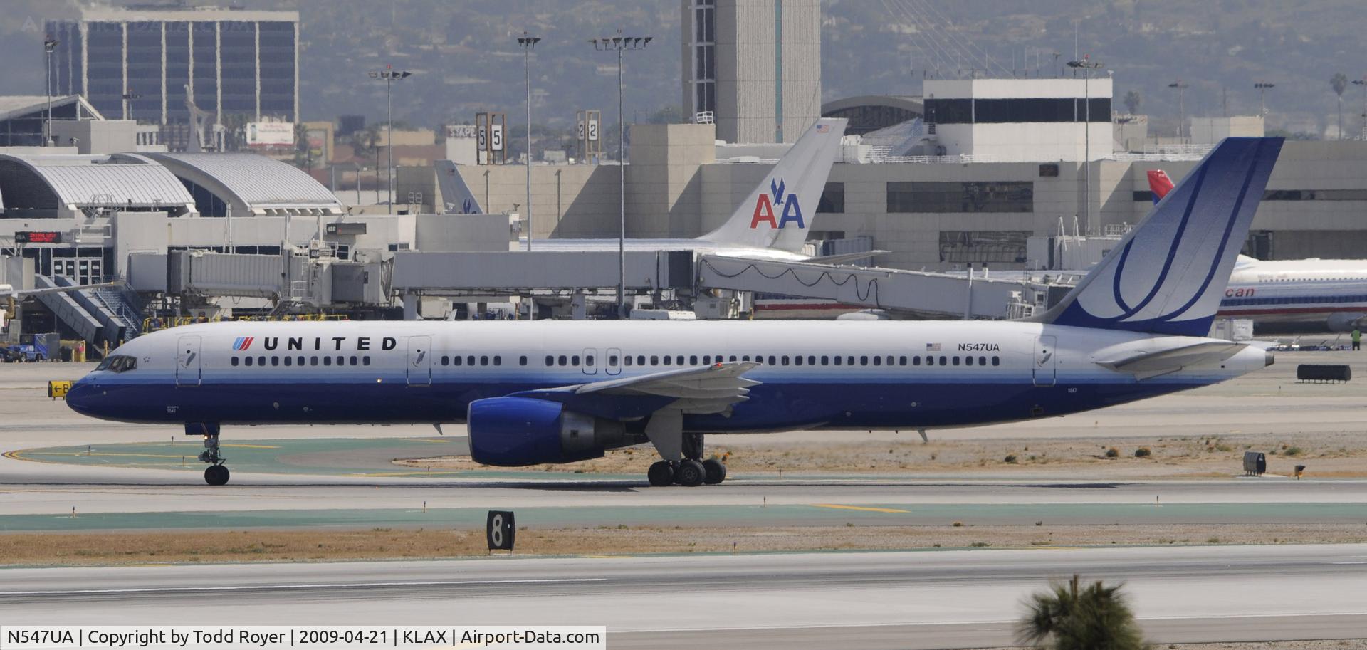 N547UA, 1991 Boeing 757-222 C/N 25368, Taxi to gate