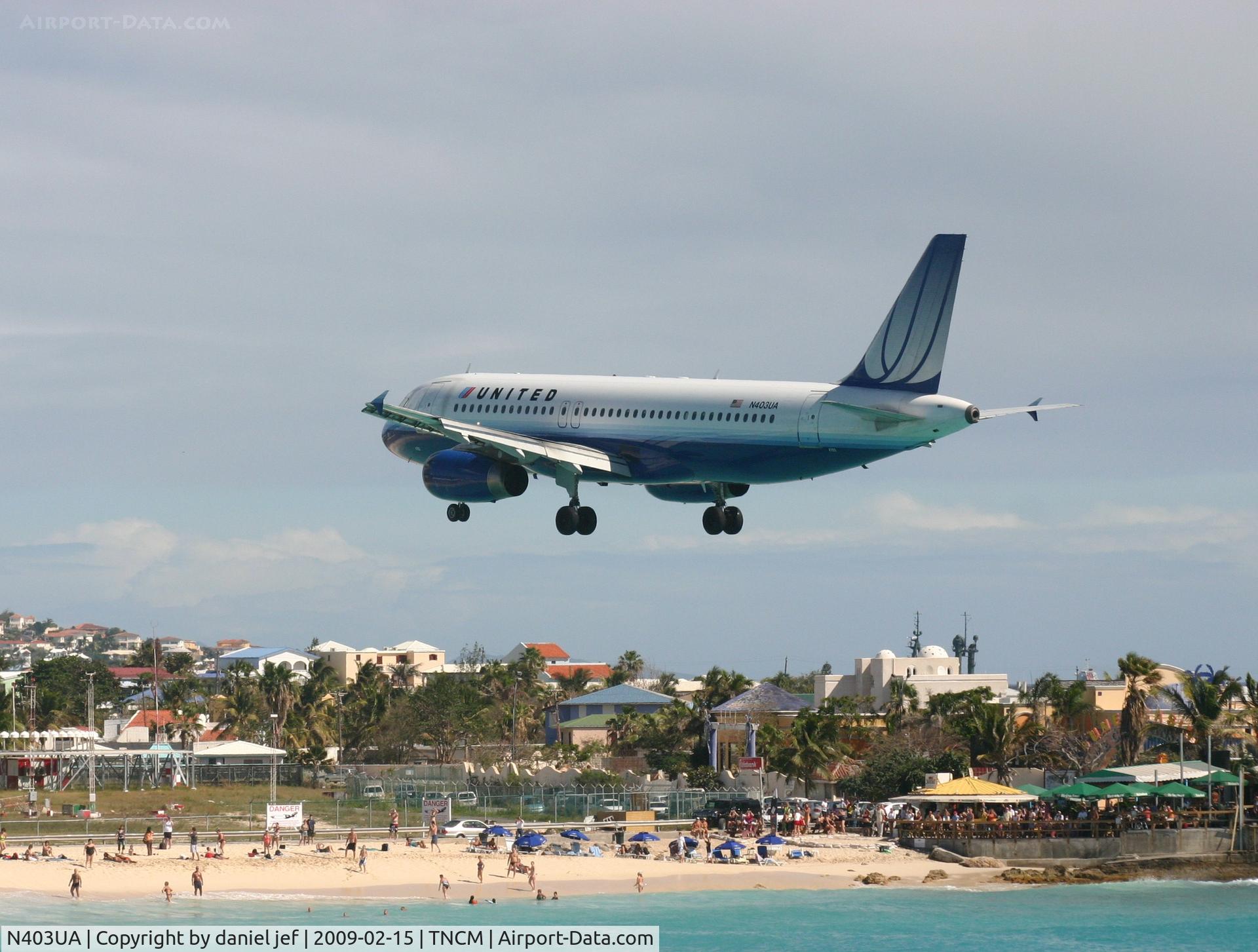 N403UA, 1993 Airbus A320-232 C/N 442, Landing 10