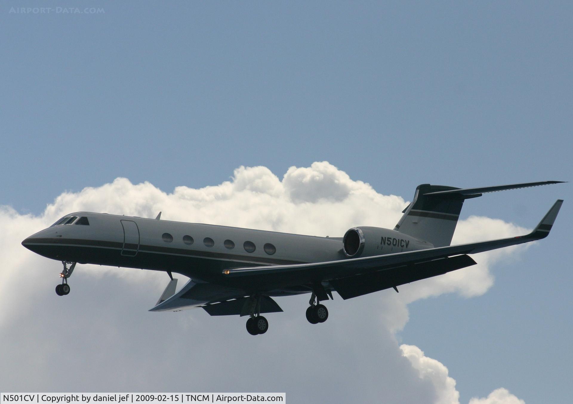 N501CV, 2001 Gulfstream Aerospace G-V C/N 639, Landing 10