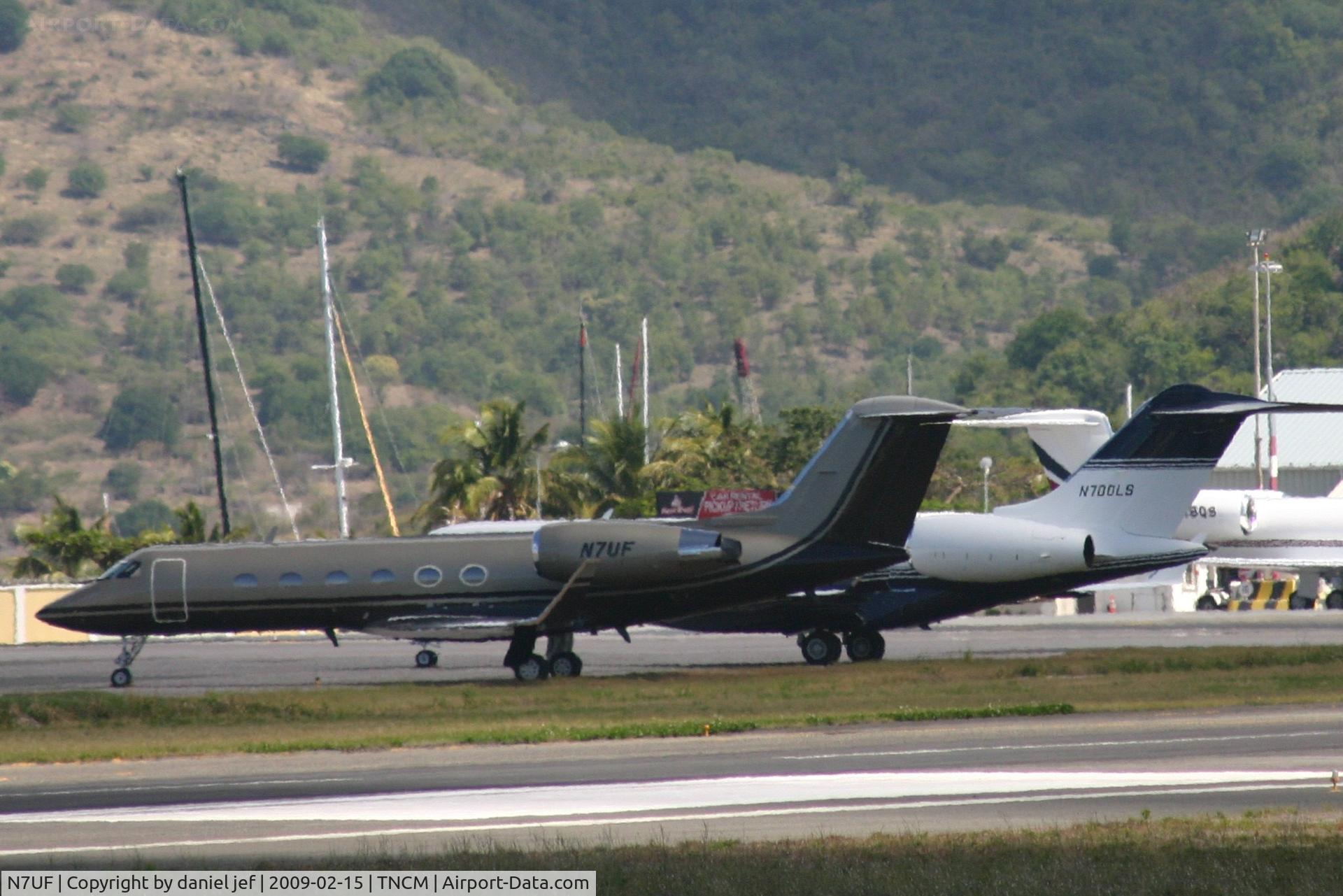 N7UF, 2000 Gulfstream Aerospace G-IV C/N 1422, park at the  tncm ramp