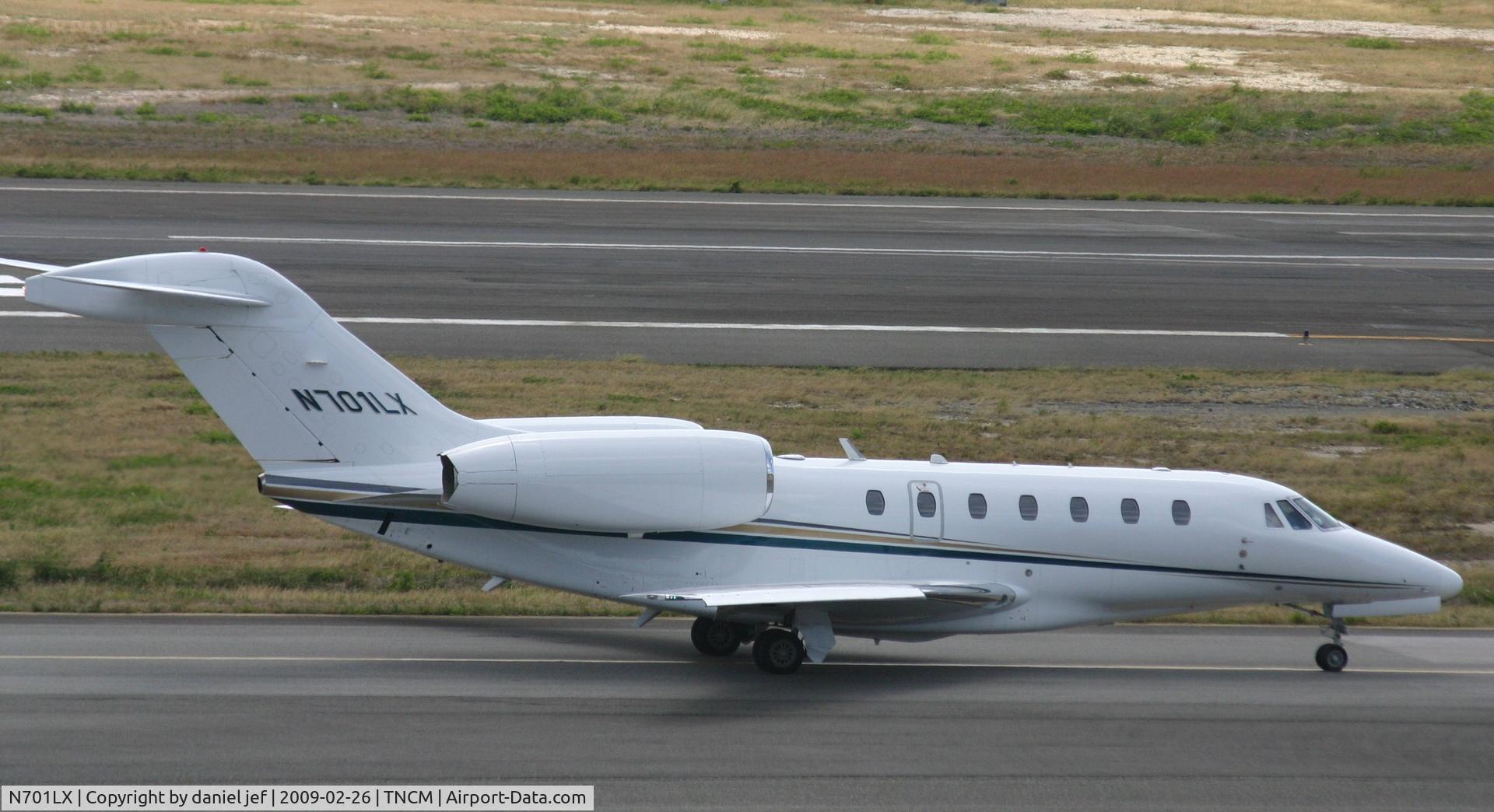 N701LX, 2000 Cessna 750 Citation X C/N 750-0114, taxing runway 10