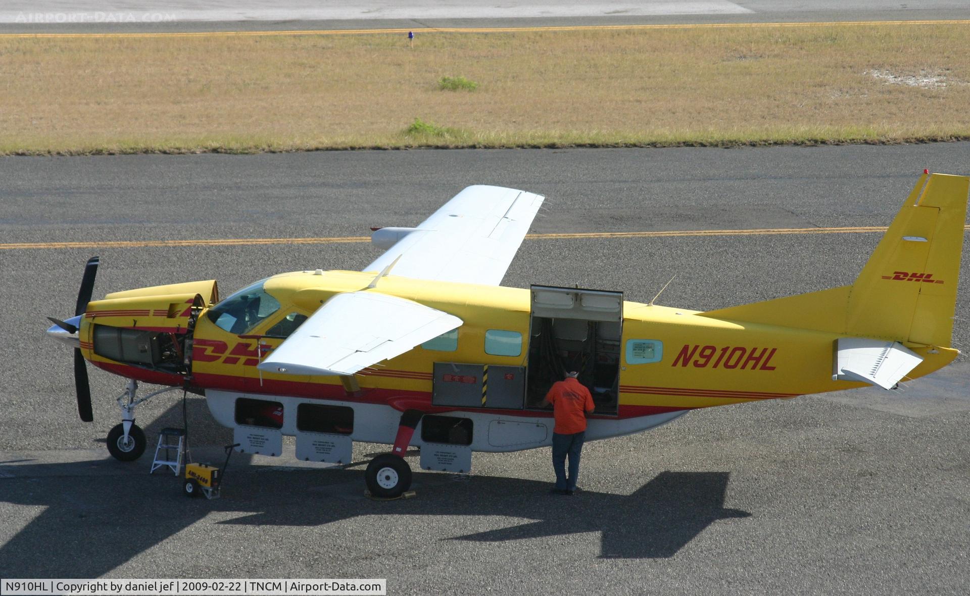 N910HL, 2004 Cessna 208B Grand Caravan C/N 208B1080, getting a service