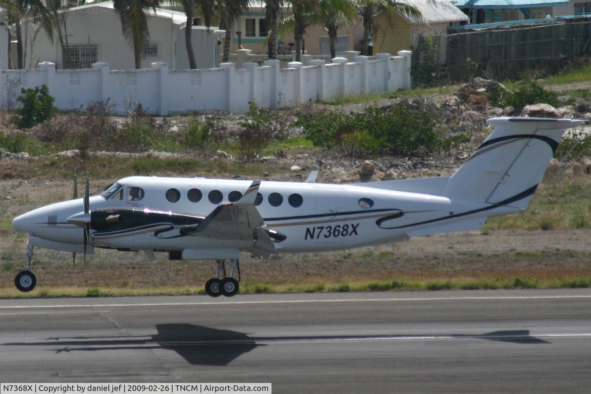 N7368X, 2007 Hawker Beechcraft 350 King Air (B300) C/N FL-538, Landing 10