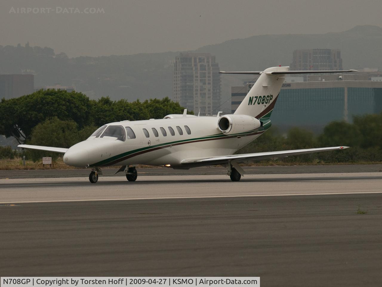 N708GP, 2003 Cessna CitationJet CJ2 C/N 525A0154, N708GP departing from RWY 21