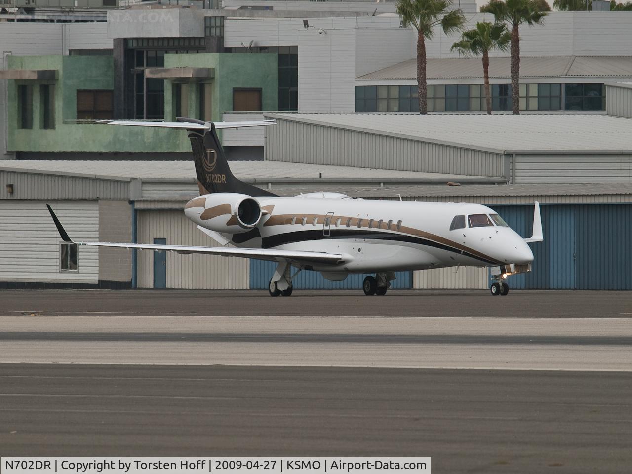 N702DR, 2005 Embraer EMB-135BJ Legacy C/N 14500925, N702DR taxiing