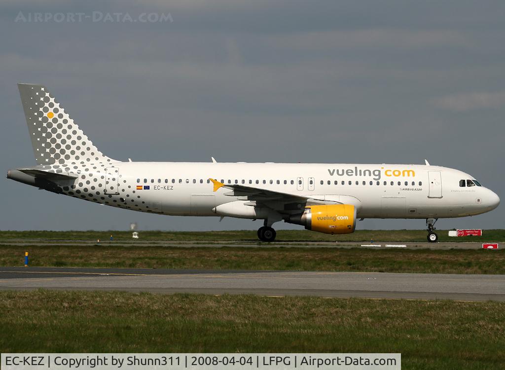 EC-KEZ, 2007 Airbus A320-214 C/N 3152, Taxiing to his gate...