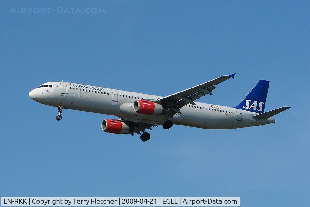 LN-RKK, 2002 Airbus A321-232 C/N 1848, SAS A321 on approach to London Heathrow