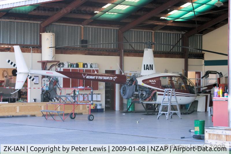 ZK-IAN, Robinson R44 C/N 0048, Helihunt 'N' Fish Taupo Ltd., Taupo