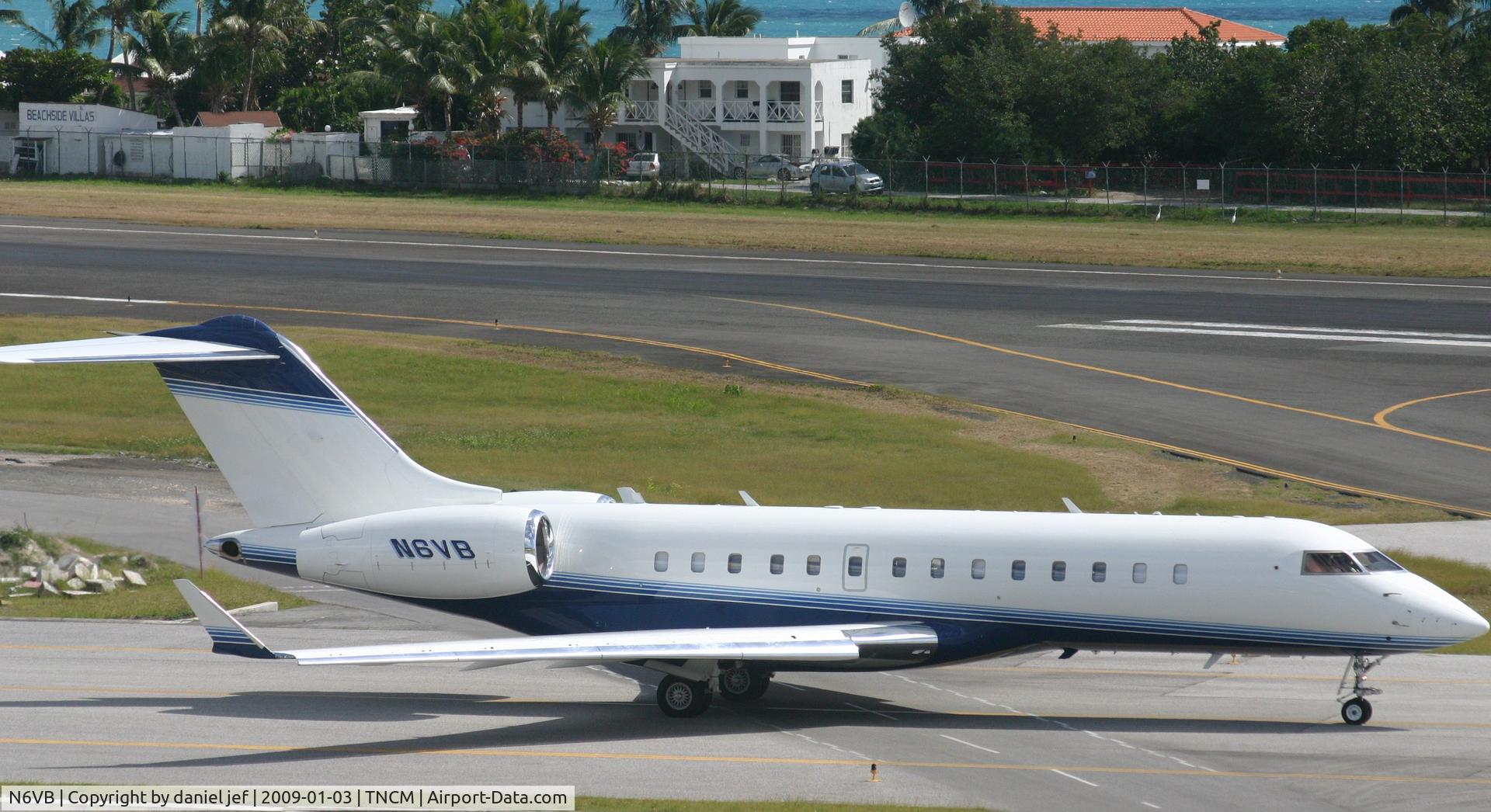 N6VB, 2004 Bombardier BD-700-1A10 Global Express C/N 9144, taxing runway 10