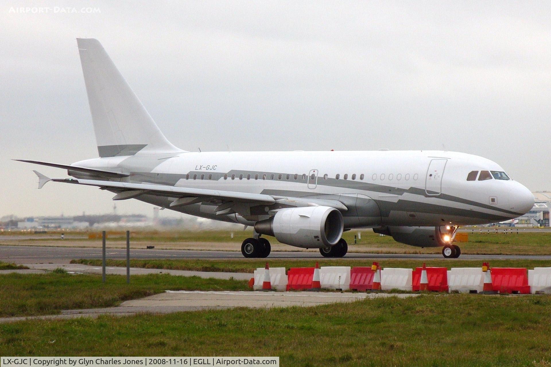 LX-GJC, 2007 Airbus ACJ318 (A318-112/CJ) C/N 3100, Awaiting clearance to line up and take off on runway 27L. Previously D-AIEA and test registrations D-AUAN and F-WWDJ. Owned by Global Jet Luxembourg.