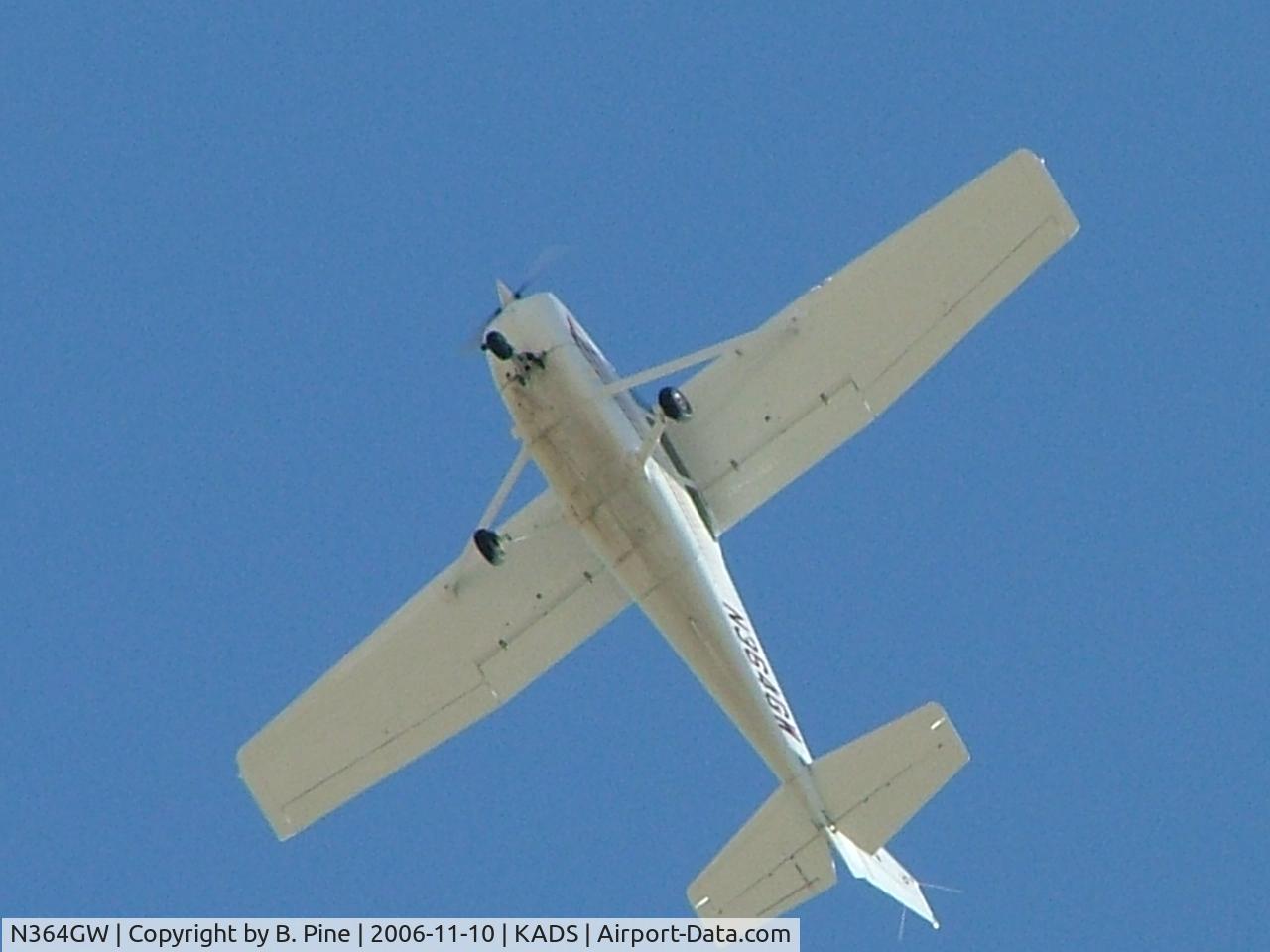 N364GW, 2003 Cessna 172S C/N 172S9364, Climb Takeoff from Rwy 33 at ADS.