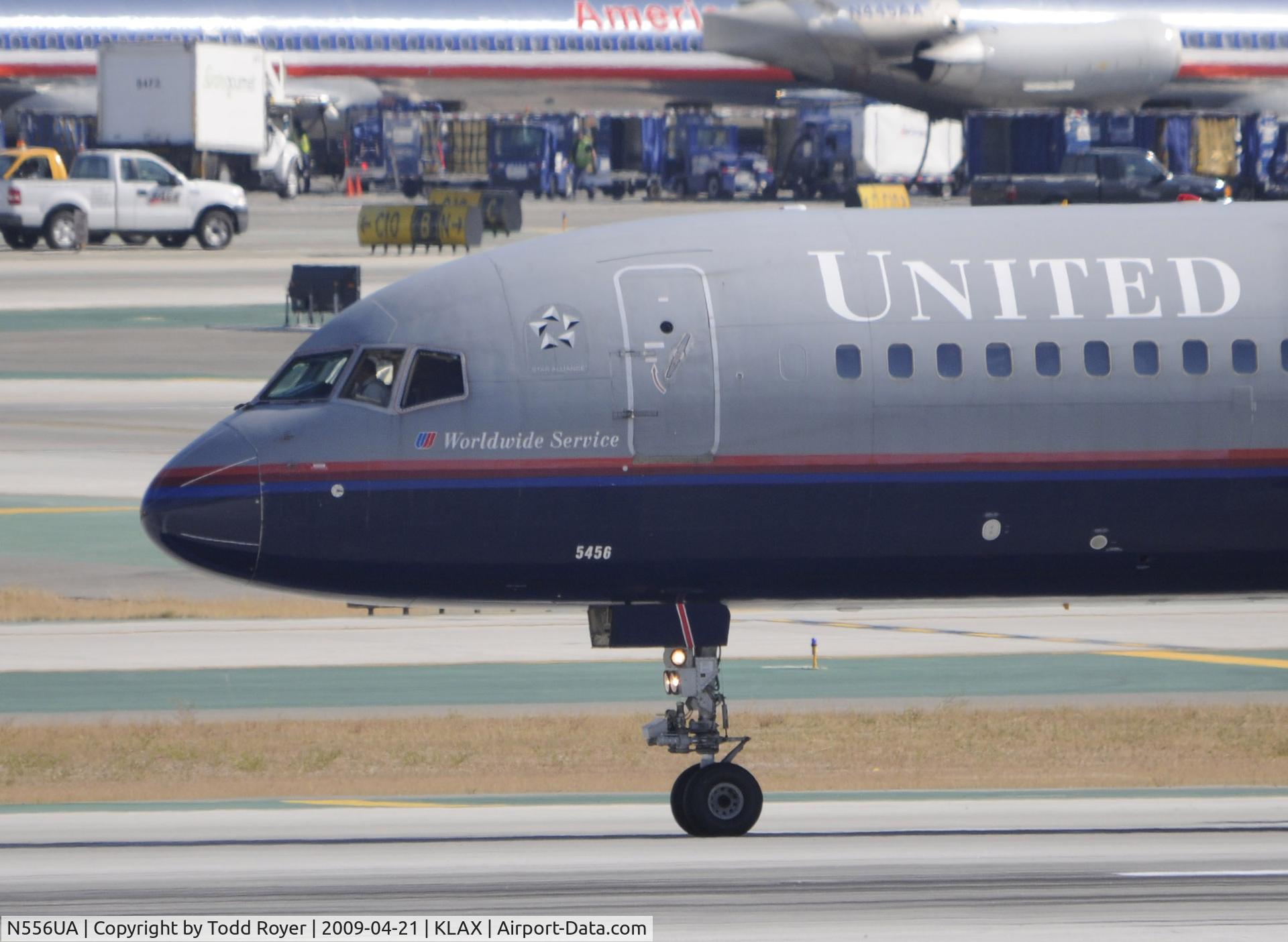 N556UA, 1992 Boeing 757-222 C/N 26650, Taxi to gate
