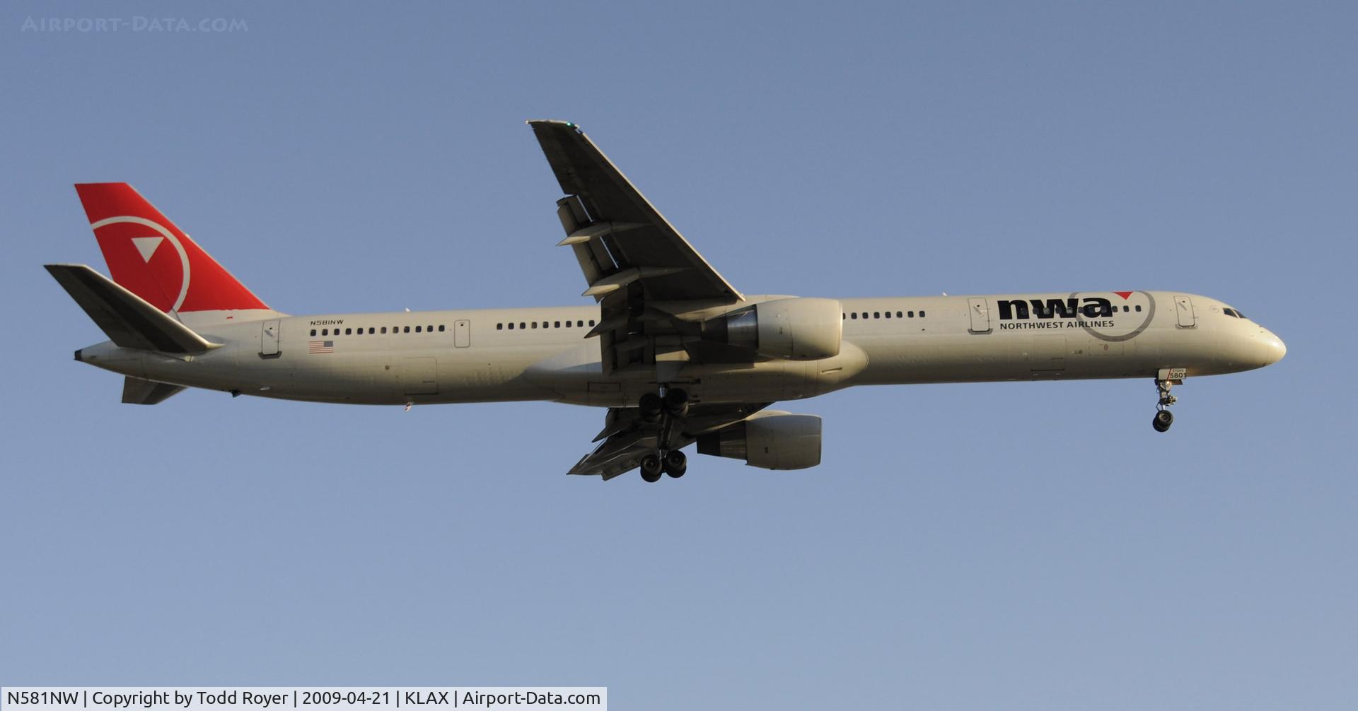 N581NW, 2002 Boeing 757-351 C/N 32982, Landing 24R at LAX