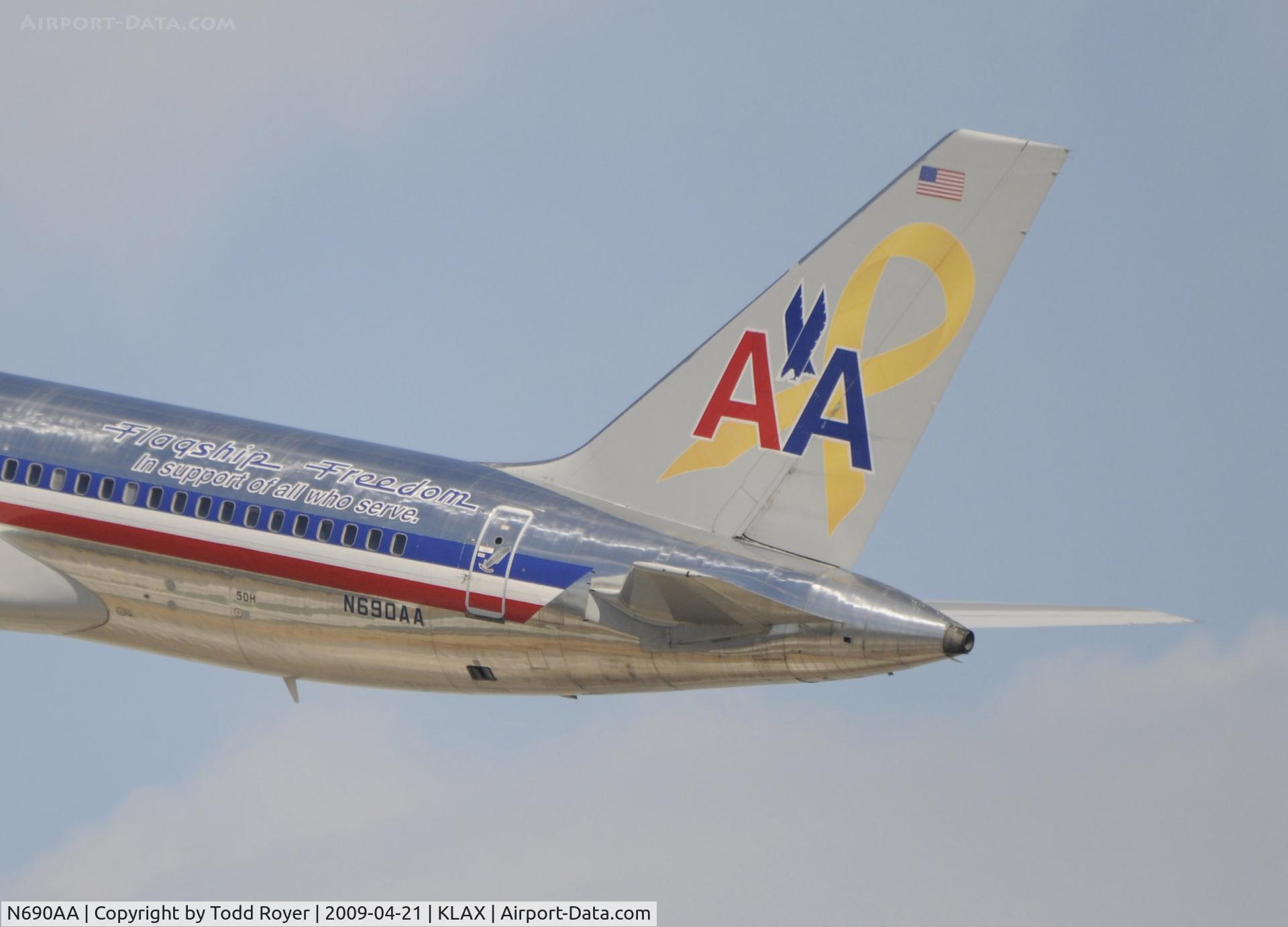 N690AA, 1993 Boeing 757-223 C/N 25696, Departing LAX on 25R