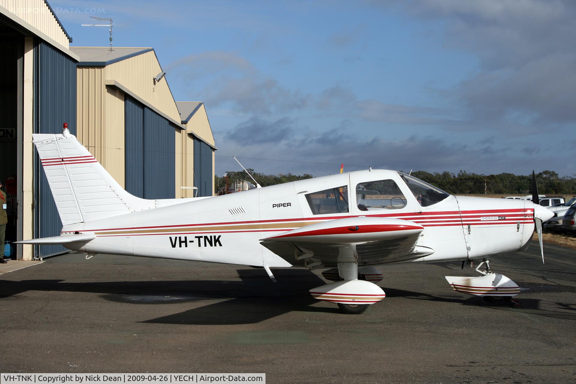 VH-TNK, 1971 Piper PA-28-140 C/N 28-7225063, YECH