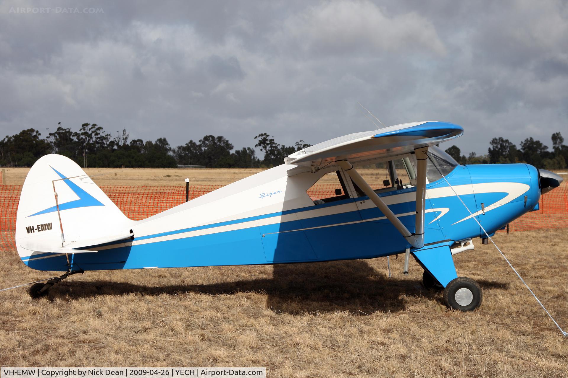 VH-EMW, 1957 Piper PA-22-160 Tri Pacer C/N 22-6223, YECH