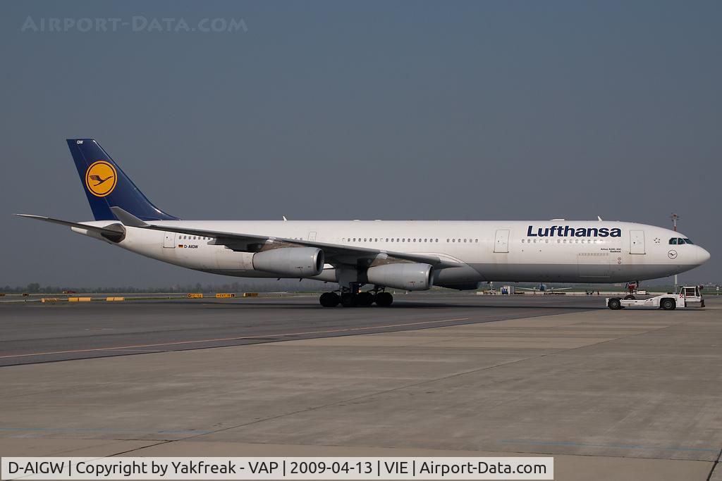 D-AIGW, 2000 Airbus A340-313X C/N 327, Lufthansa Airbus A340-300