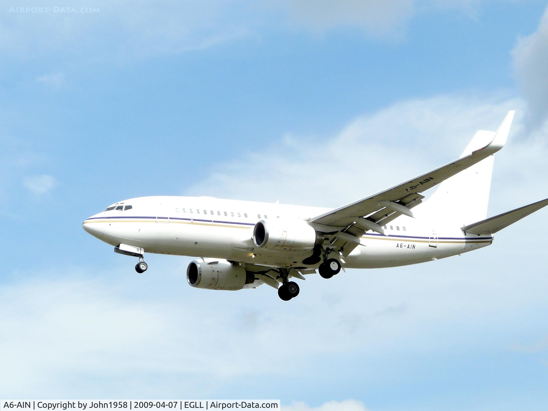 A6-AIN, 1999 Boeing 737-7Z5 BBJ C/N 29268, About to land on 27L