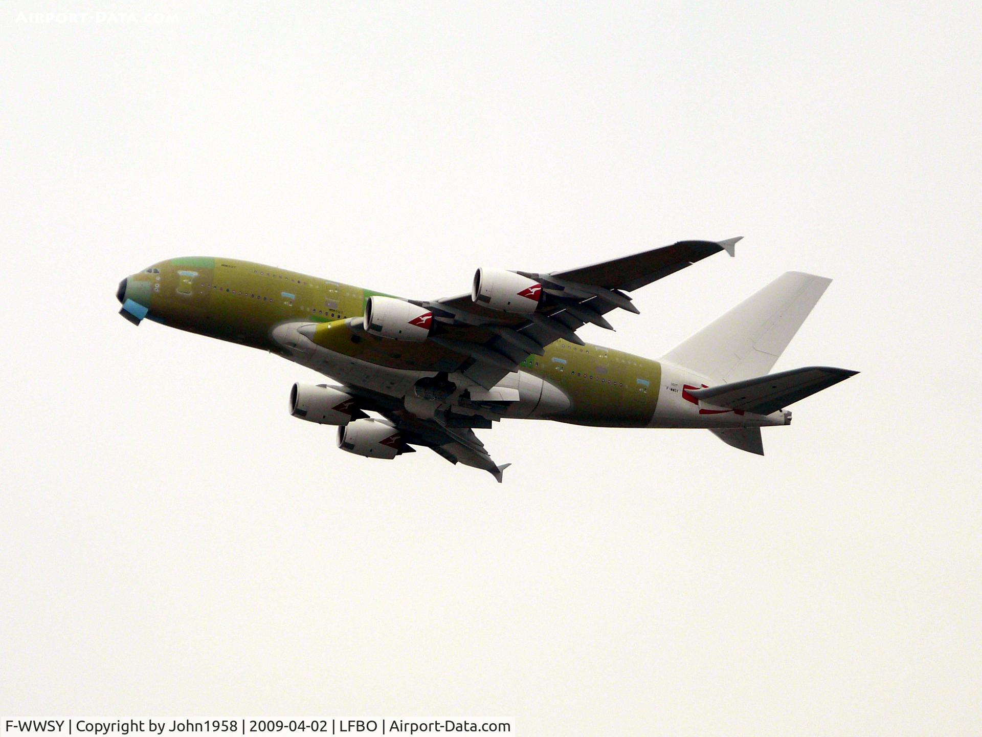 F-WWSY, 2009 Airbus A380-842 C/N 027, A380, msn 027, to become VH-OQE for Qantas, taking off on a test flight