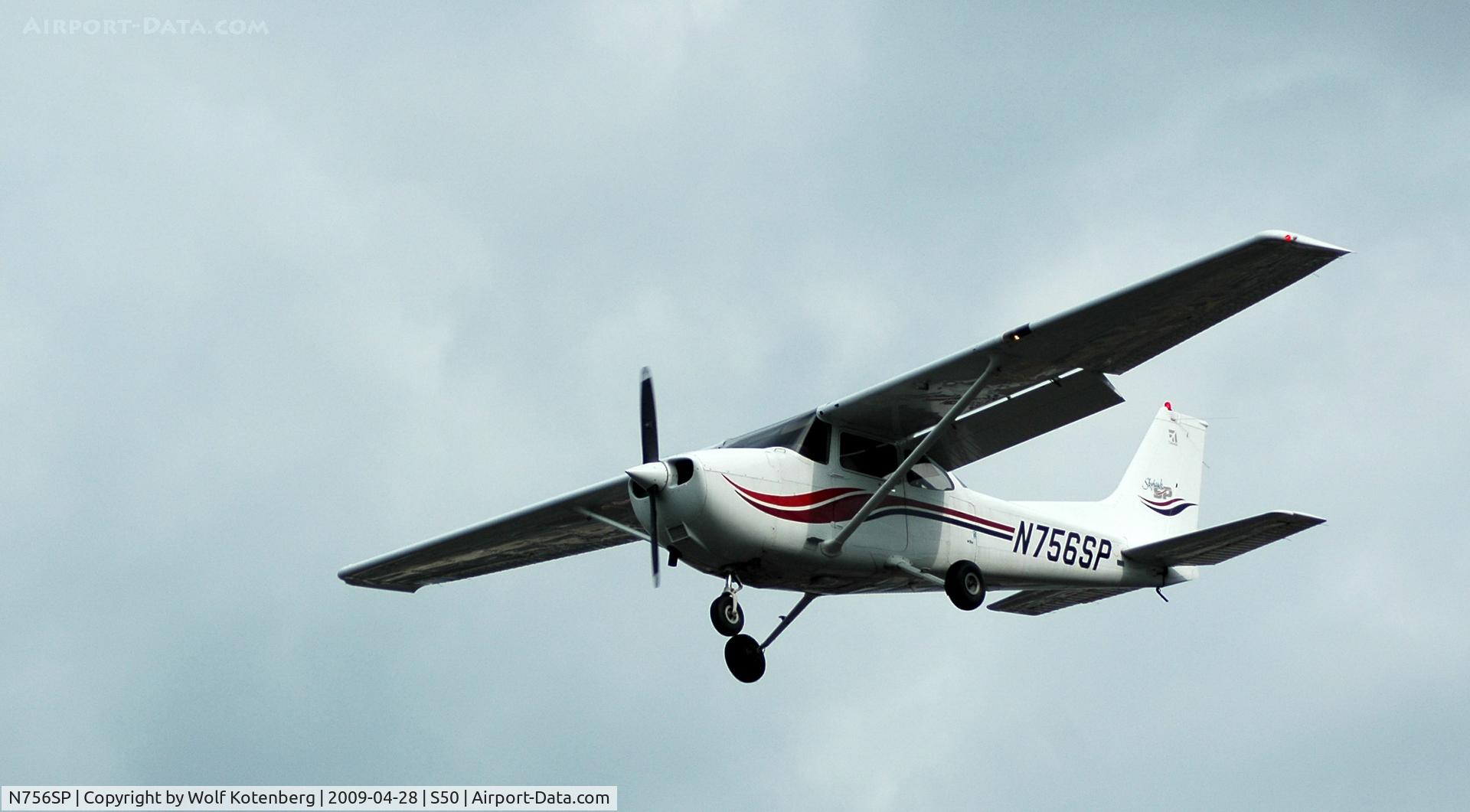 N756SP, 2001 Cessna 172S C/N 172S8694, on final