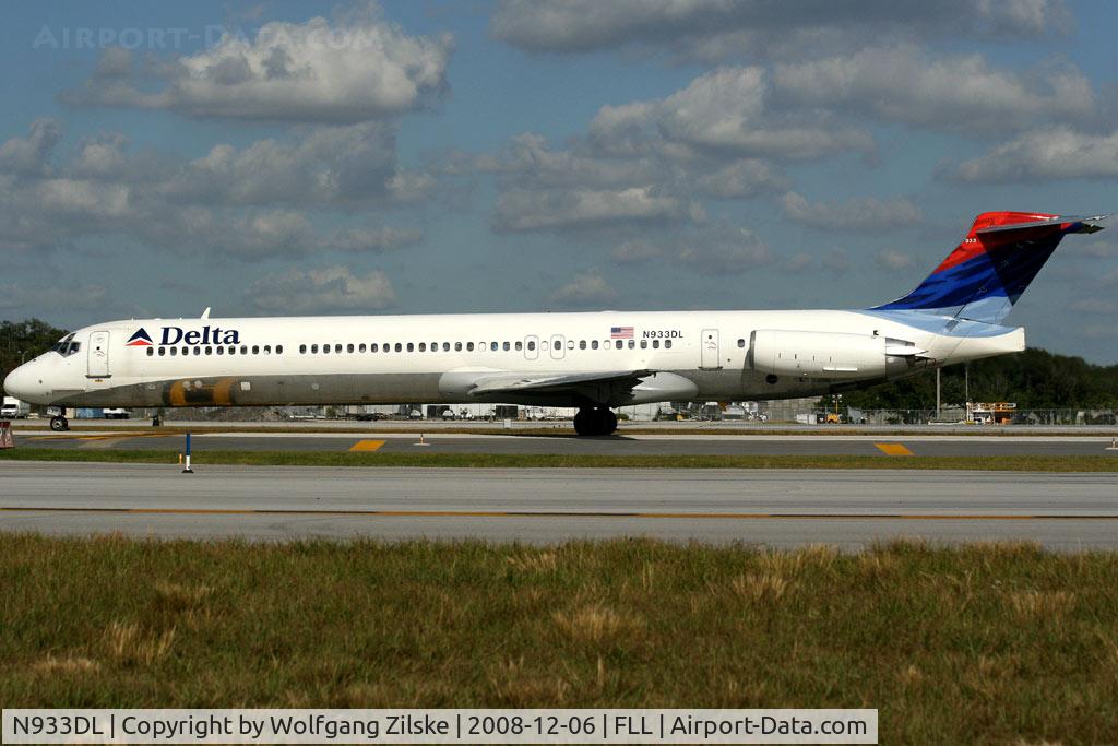 N933DL, 1989 McDonnell Douglas MD-88 C/N 49720, visitor