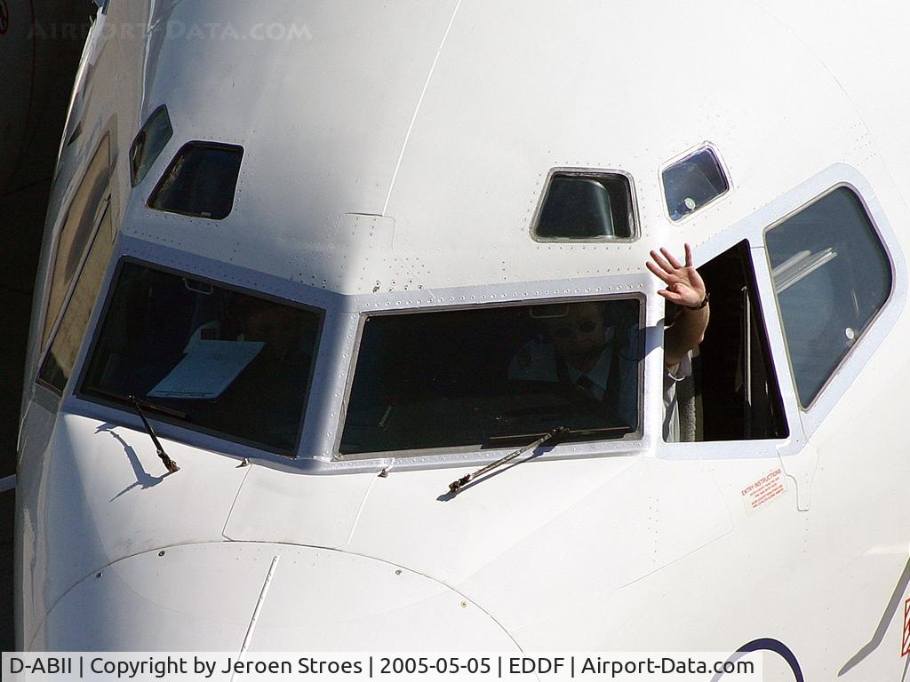 D-ABII, 1991 Boeing 737-530 C/N 24822, fiendly crew