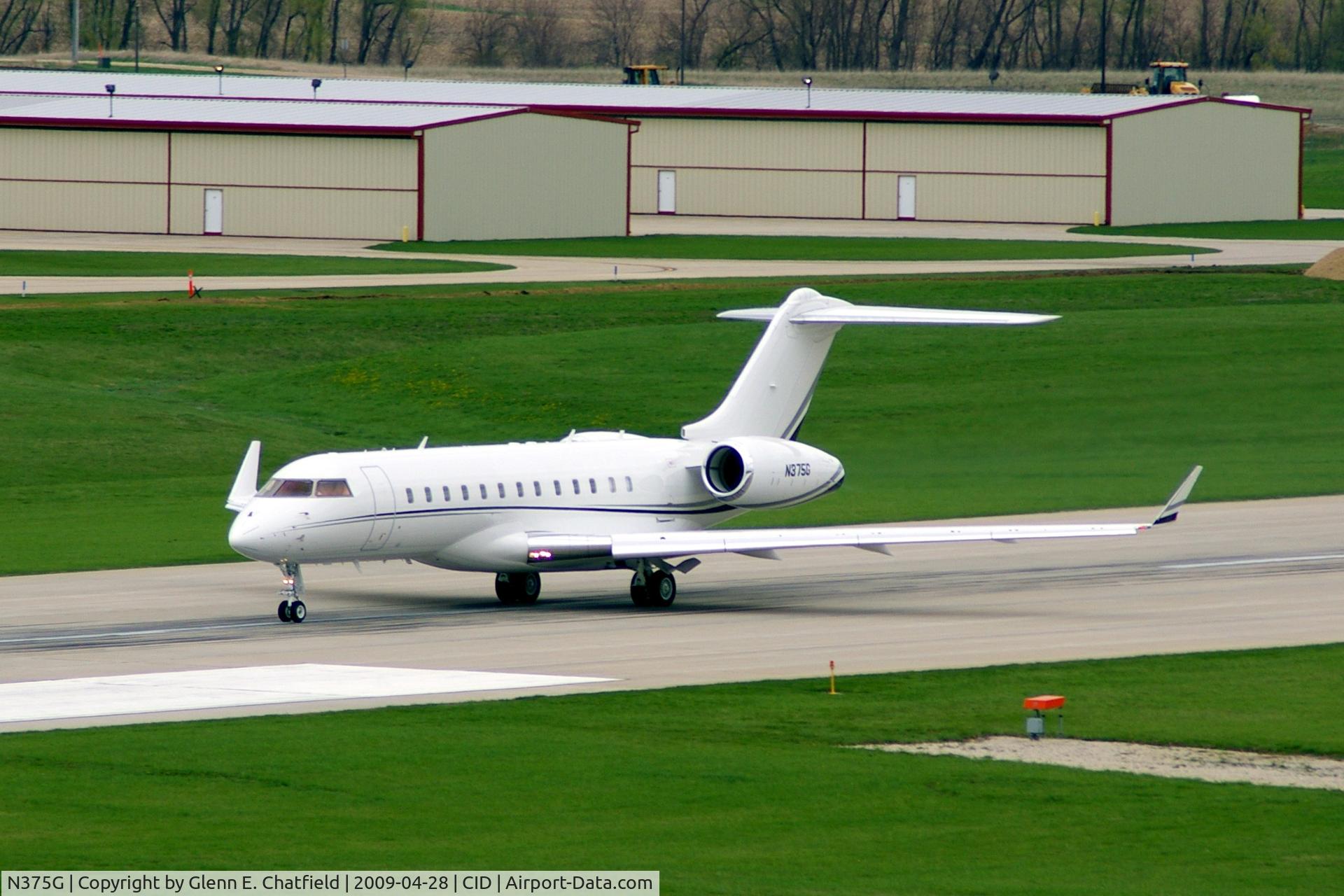 N375G, 2007 Bombardier BD-700-1A10 Global Express C/N 9242, Take-off roll on Runway 13
