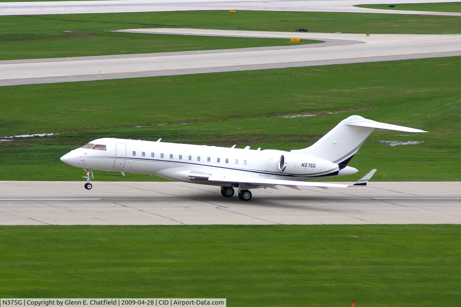 N375G, 2007 Bombardier BD-700-1A10 Global Express C/N 9242, Rotating on the take-off roll on Runway 13