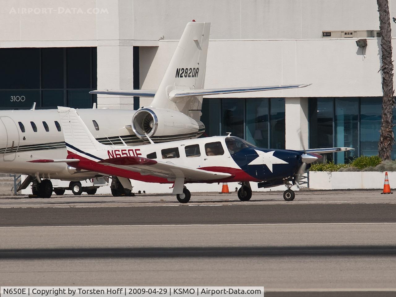 N650E, 1975 Piper PA-32R-300 Cherokee Lance C/N 32R-7680006, N650E taxiing