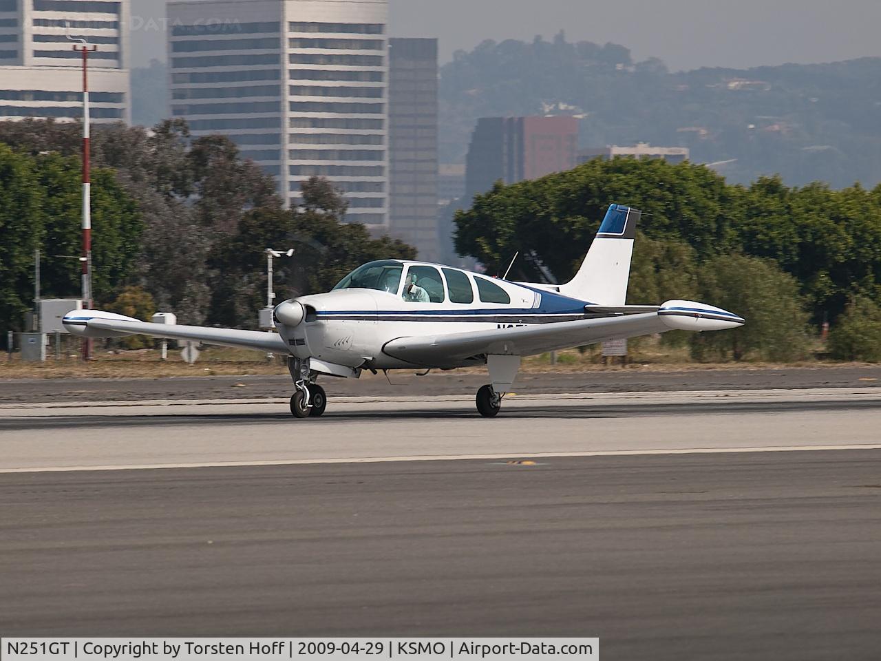 N251GT, 1961 Beech 35-A33 Debonair C/N CD-251, N251GT departing from RWY 21