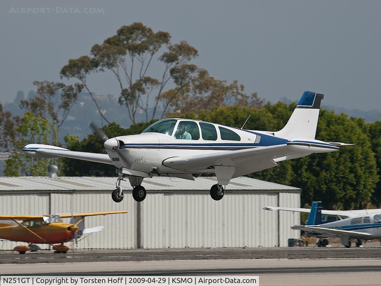 N251GT, 1961 Beech 35-A33 Debonair C/N CD-251, N251GT arriving on RWY 21