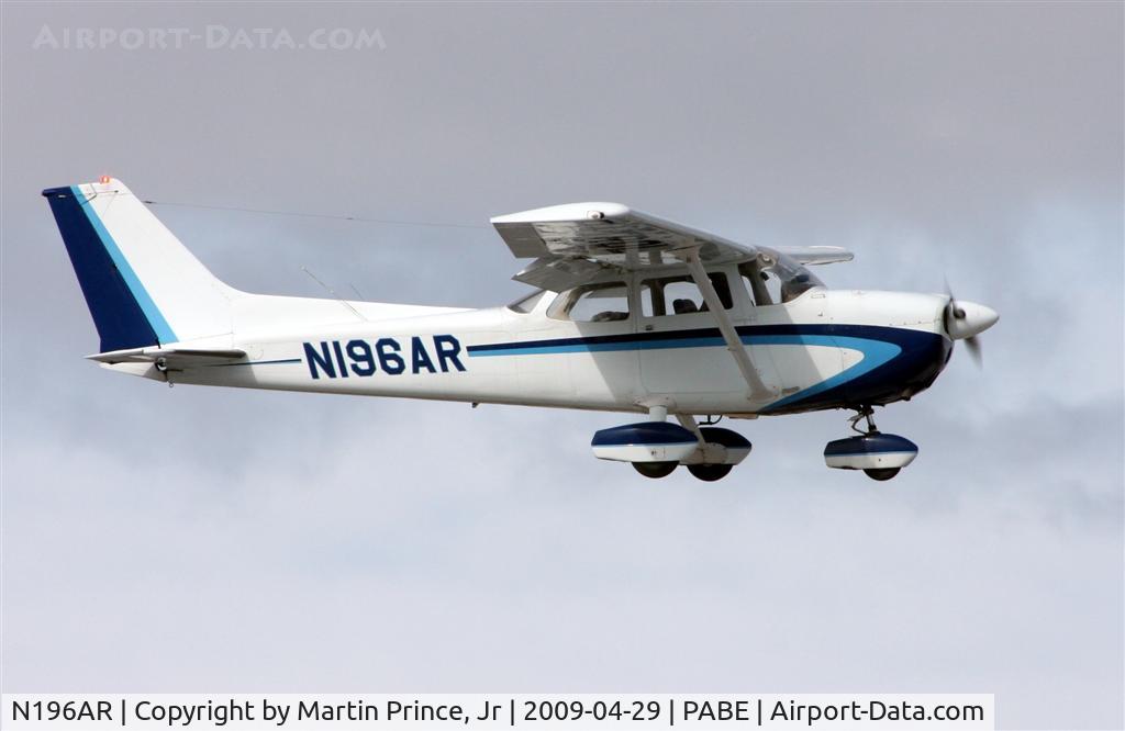 N196AR, 1978 Cessna 172N C/N 17272023, Landing Runway 11 Bethel