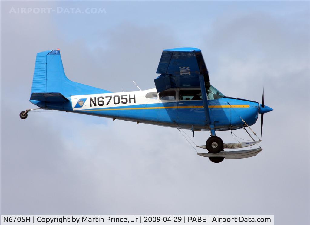 N6705H, 1977 Cessna A185F Skywagon 185 C/N 18503337, Landing Runway 11 Bethel