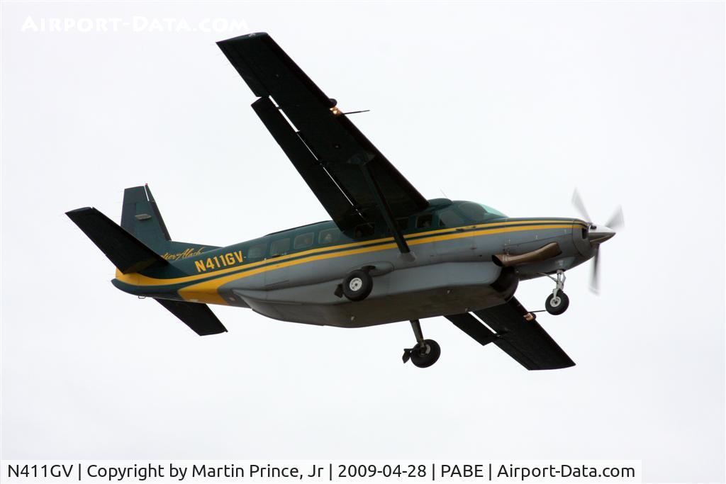 N411GV, 1998 Cessna 208B C/N 208B0672, Landing 18 Bethel