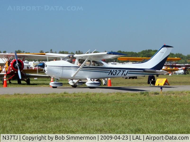 N37TJ, 1976 Cessna 182P Skylane C/N 18264795, Sun N Fun 2009 - Lakeland, Florida