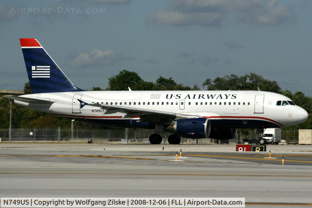 N749US, 2000 Airbus A319-112 C/N 1313, visitor
