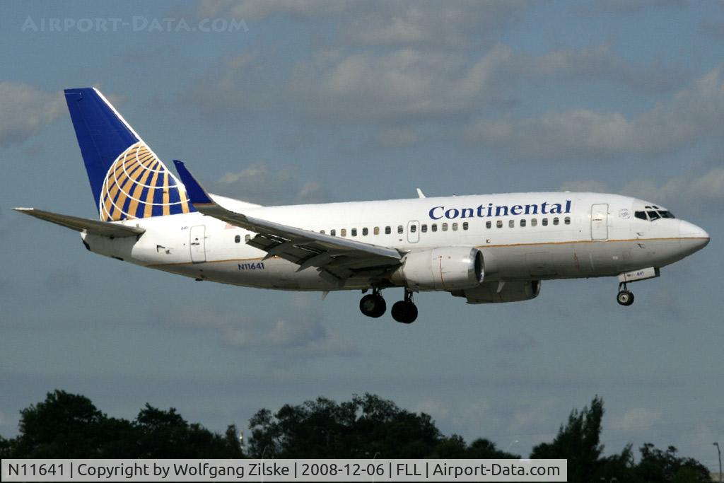 N11641, 1997 Boeing 737-524 C/N 28902, visitor