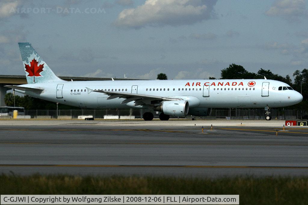 C-GJWI, 2002 Airbus A321-211 C/N 1772, visitor