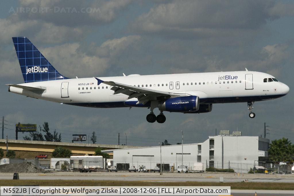 N552JB, 2002 Airbus A320-232 C/N 1861, visitor