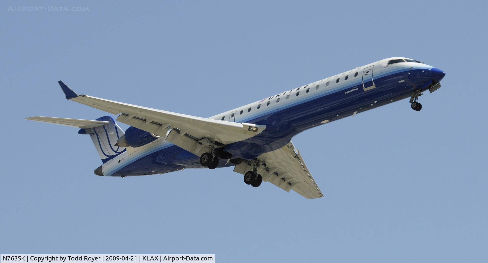 N763SK, 2005 Bombardier CRJ-701ER (CL-600-2C10) Regional Jet C/N 10228, Landing 24R at LAX