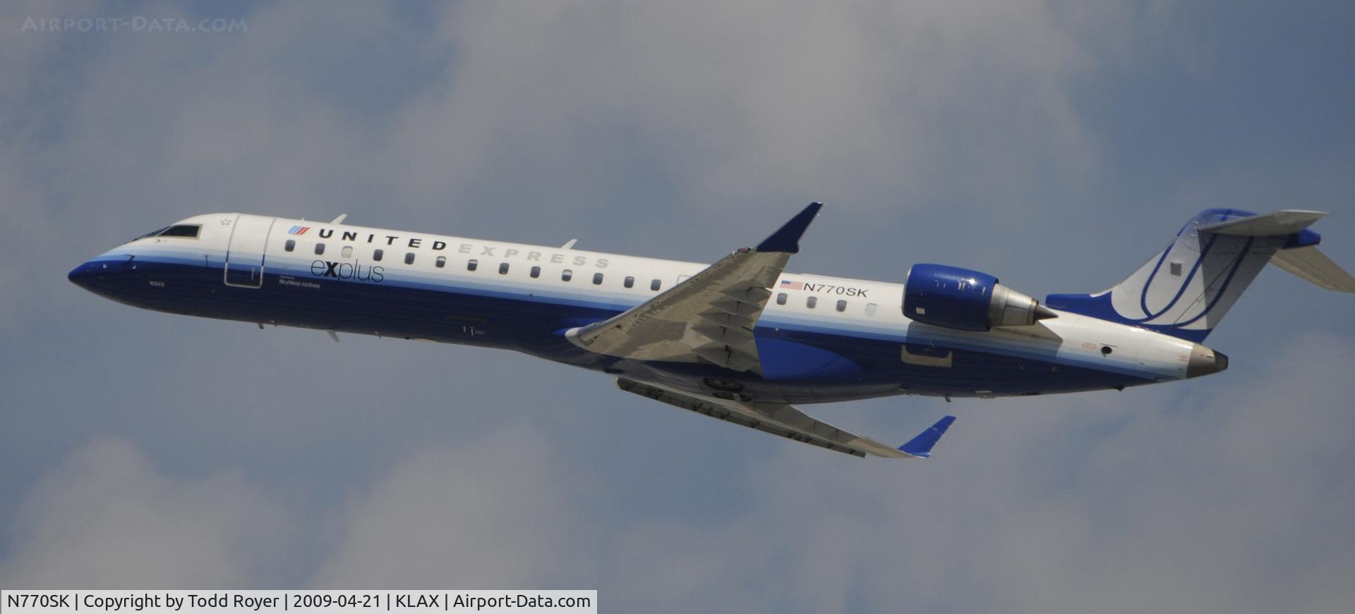 N770SK, 2006 Canadair CL-600-2C10 Regional Jet CRJ-700 C/N 10243, Departing LAX on 25R