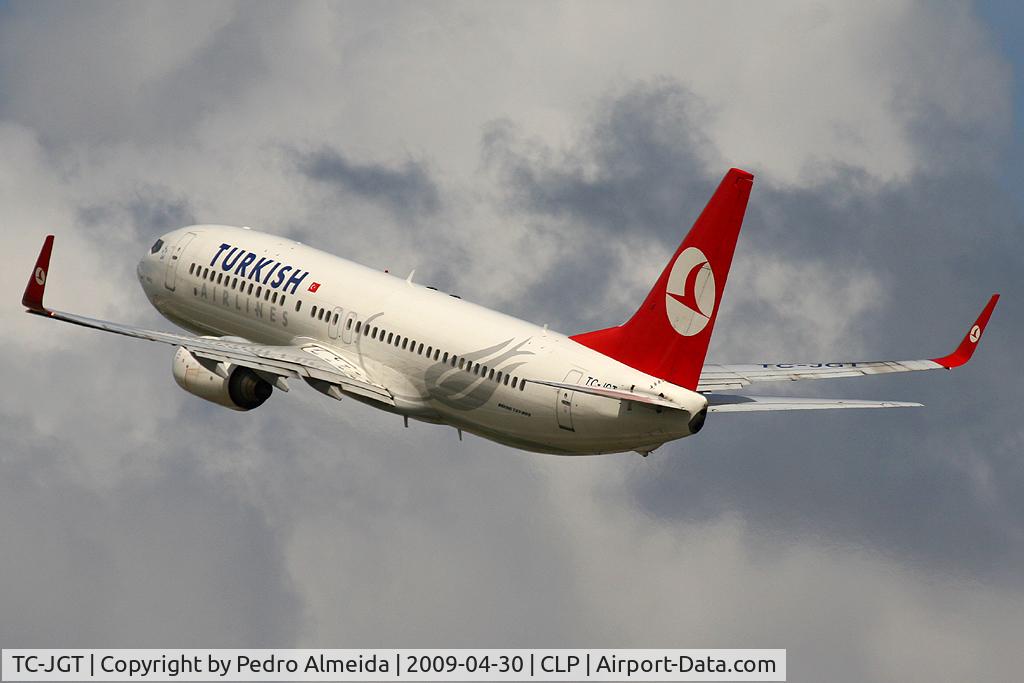 TC-JGT, 2006 Boeing 737-8F2 C/N 34417, T/O rwy 03