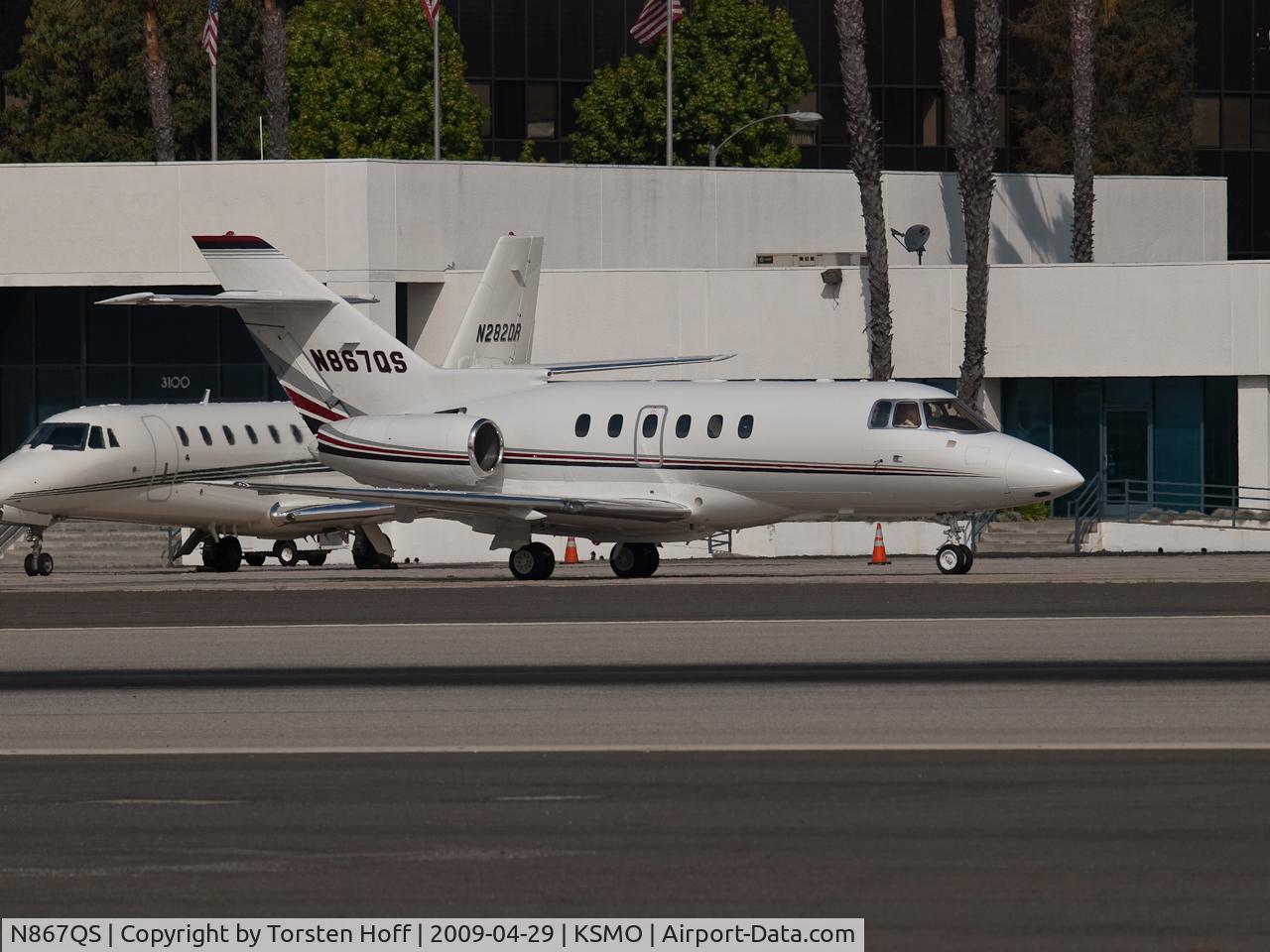 N867QS, 2002 Raytheon Hawker 800XP C/N 258576, N867QS taxiing